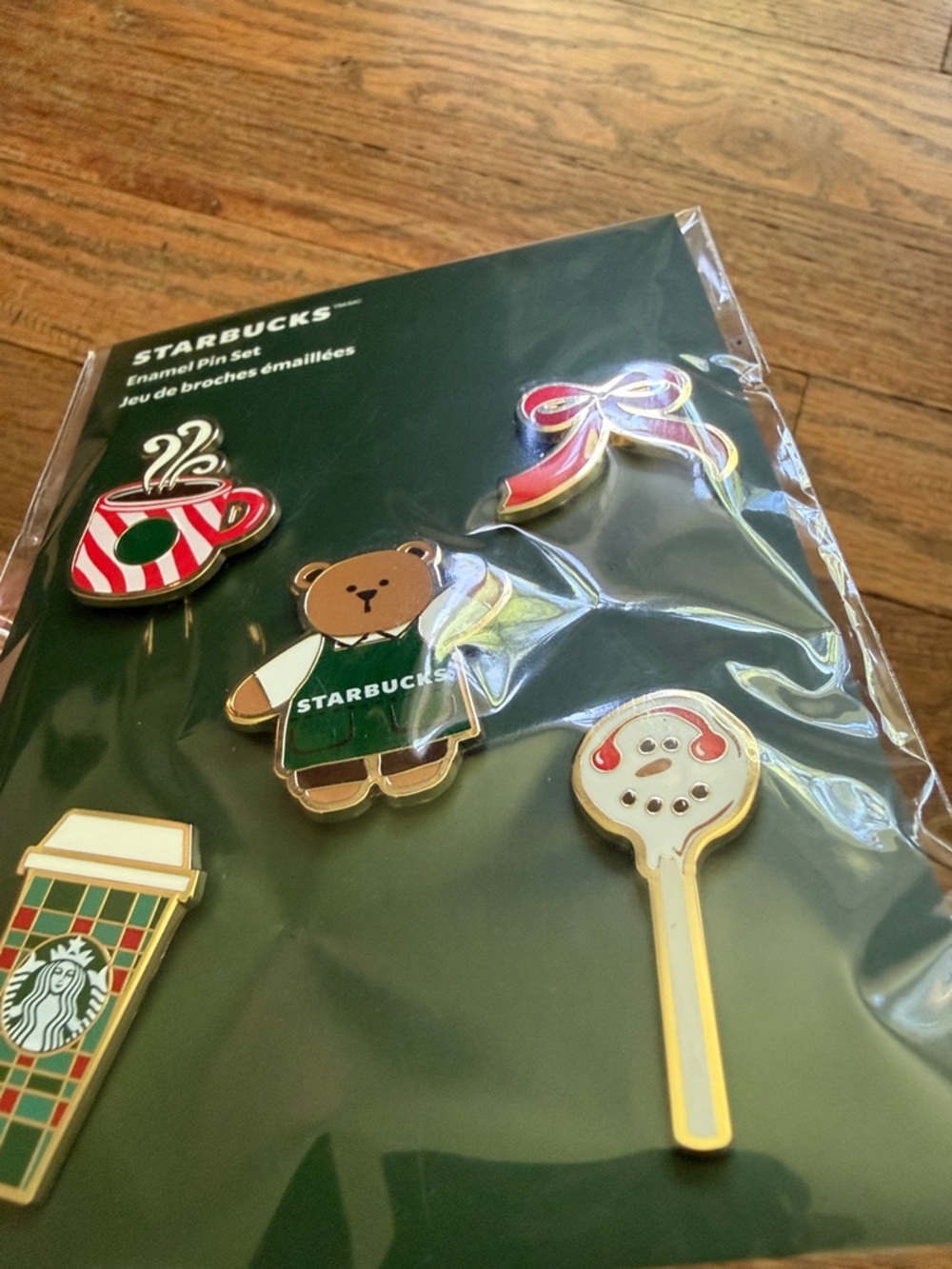 Starbucks Green, Red and White Holiday Enamel Pin Set New With Tags - Picture 7 of 8
